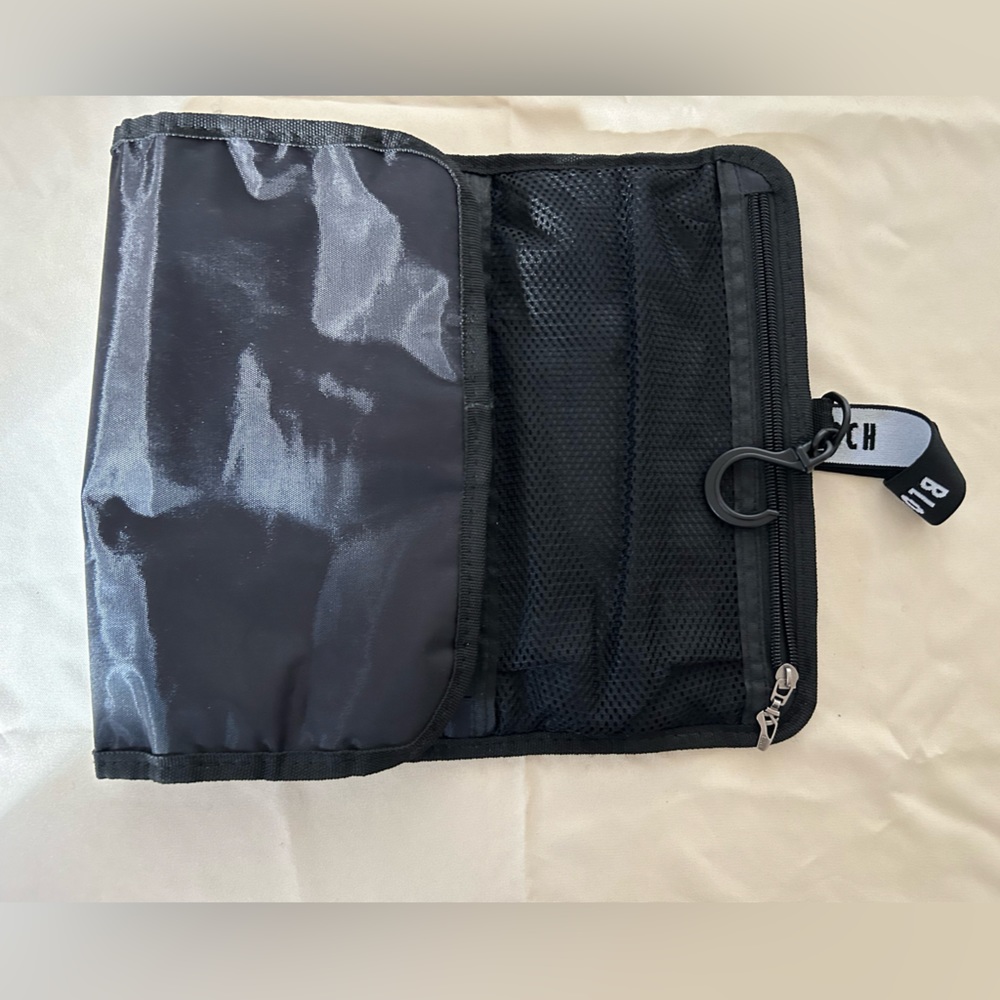 Bloch travel organizer - pockets and hanger - brand new